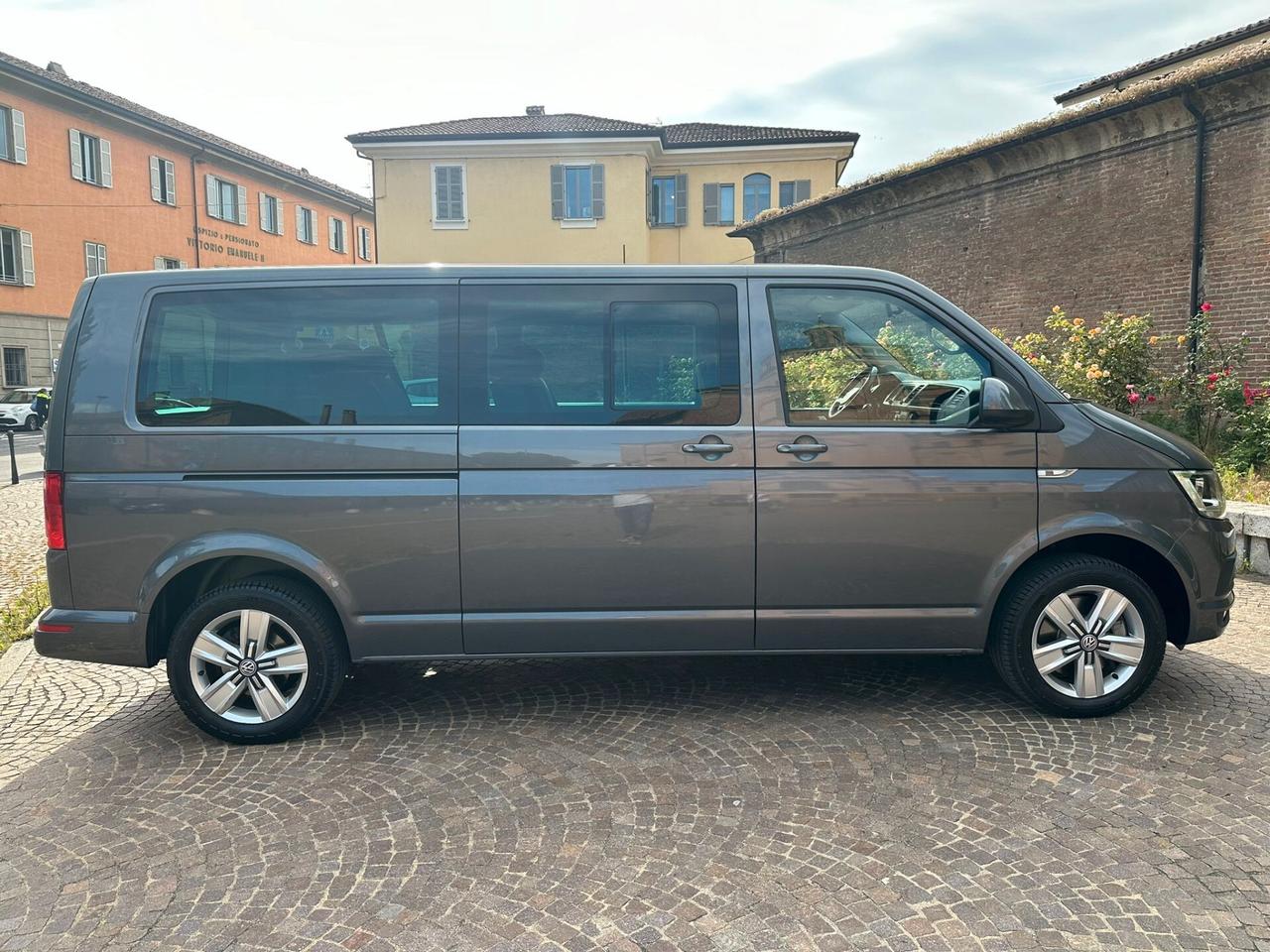 Volkswagen T6 Caravelle Multivan 2.0TDI 204cv DSG 4Motion 9 POSTI