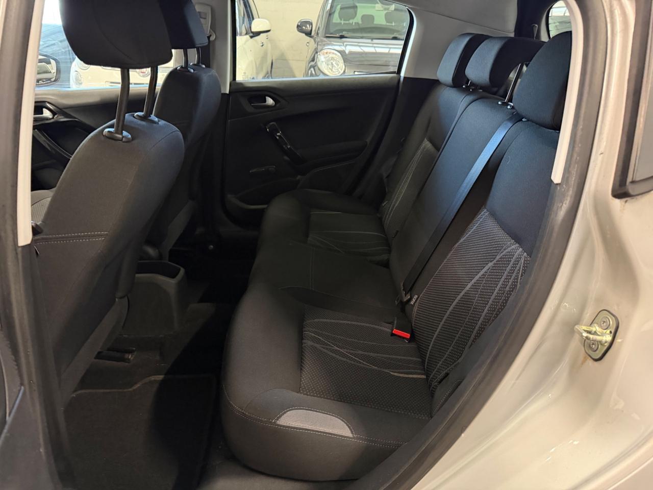 Peugeot 208 1.4 HDi 68 CV 5 porte Allure