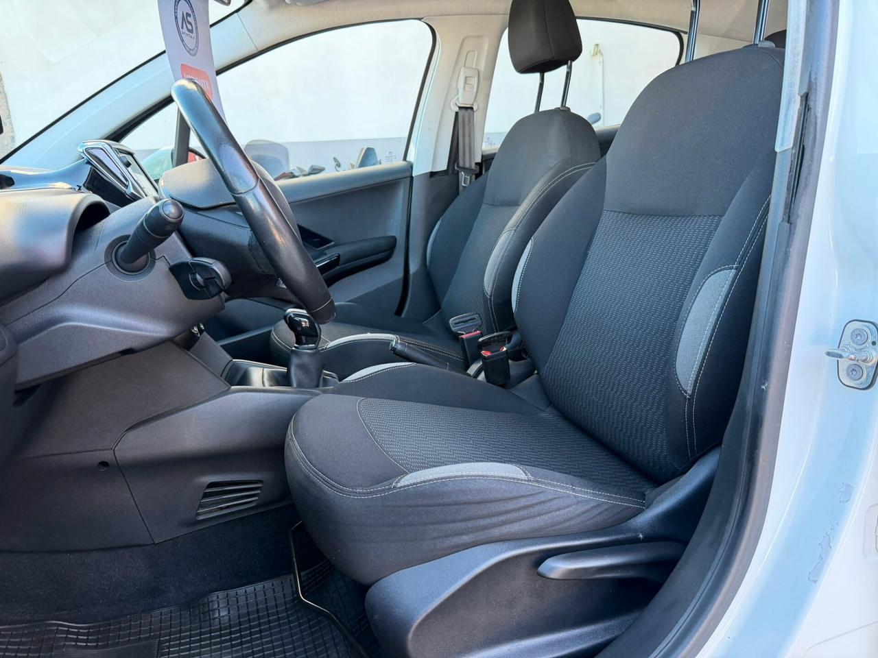 Peugeot 208 1.2 PureTech 5p 2017 UNIPRO 67000km!!!