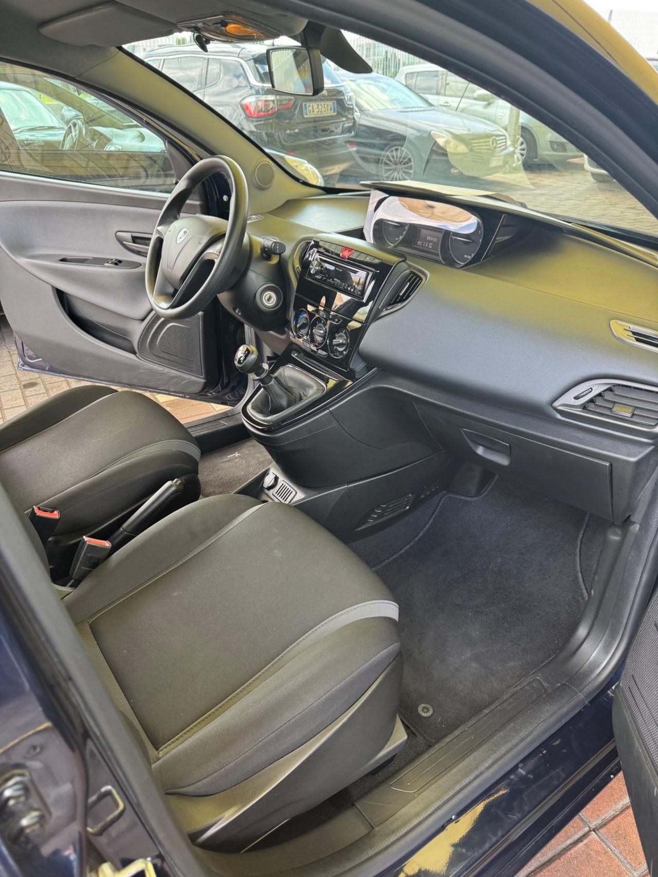 Lancia Ypsilon 1.2 69 CV 5 porte Gold