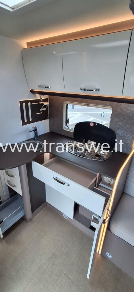 Bürstner Lyseo 684G Ampia zona giorno e bagno in coda