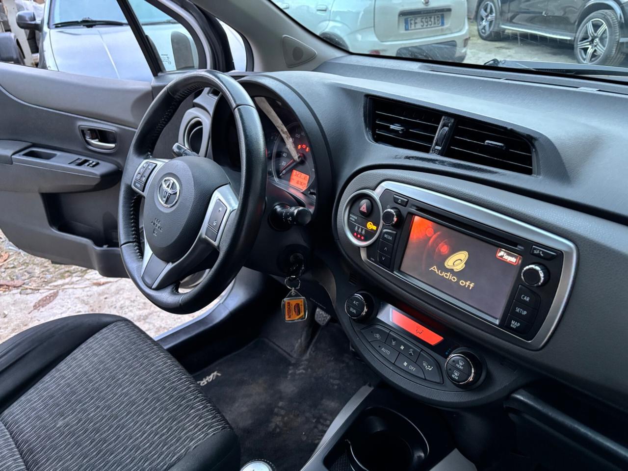 Toyota Yaris 1.0 5 porte(neopatentato)