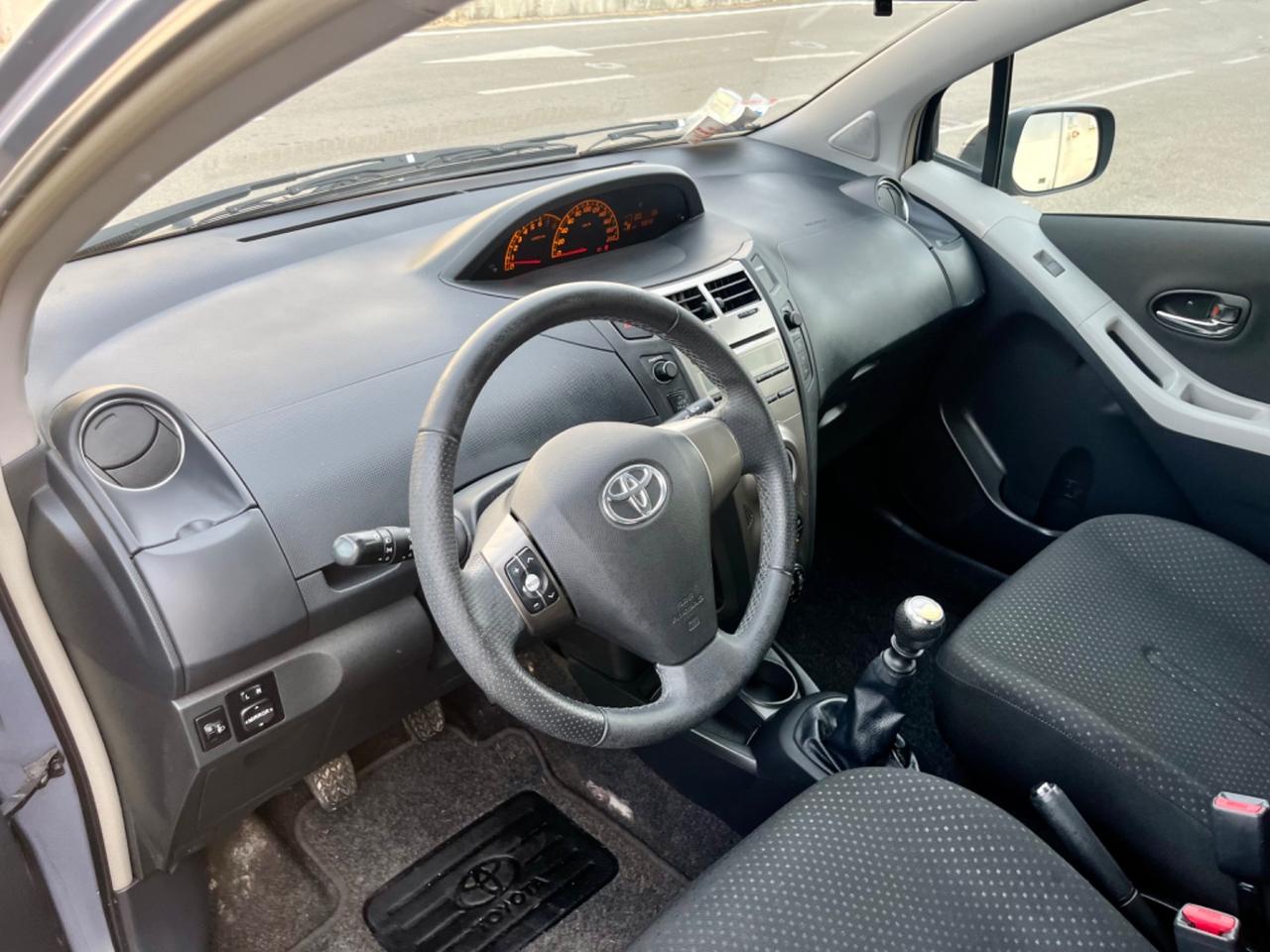 Toyota Yaris 1.3benz 2011 58.000km perfetta per neopatentati