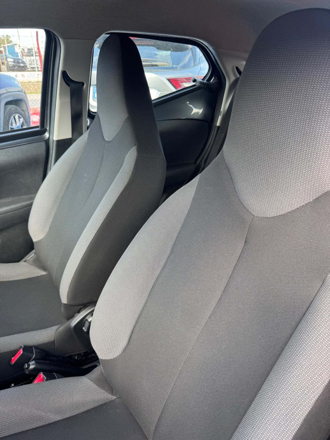 Toyota Aygo Connect 1.0 VVT-i 72 CV 5 porte x-fun