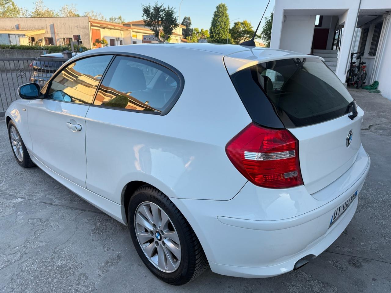BMW SERIE 1 116D 2.0 DIESEL SOLI 77 MILA KM 09