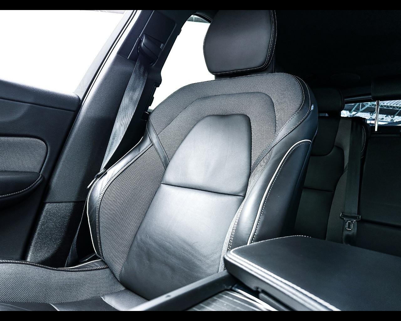 VOLVO XC60 (2017-->) - XC60 B4 (d) AWD automatico Plus Dark