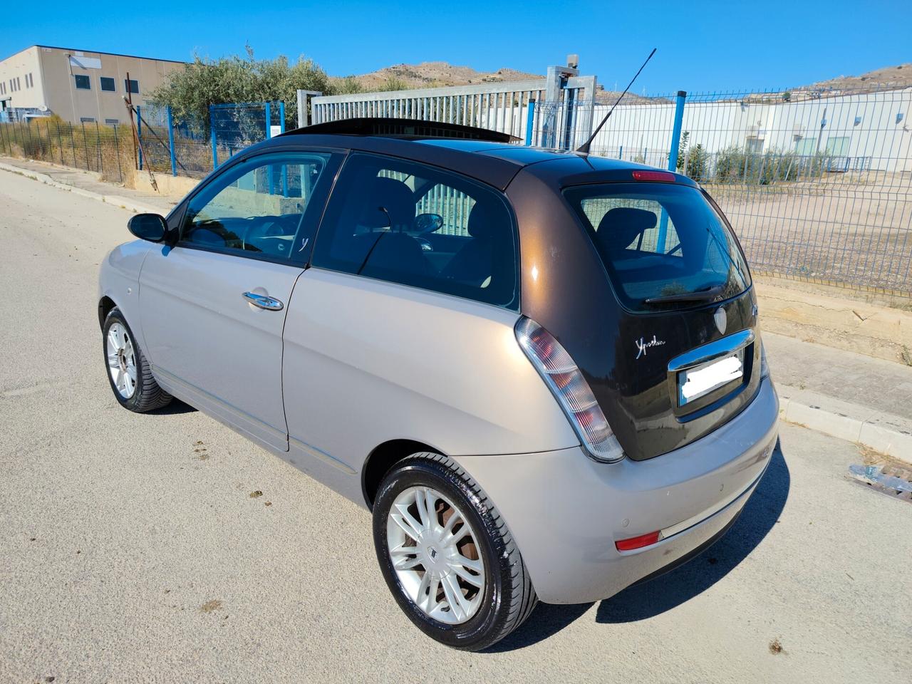 Lancia Ypsilon 1.3 MJT 75 CV Platino