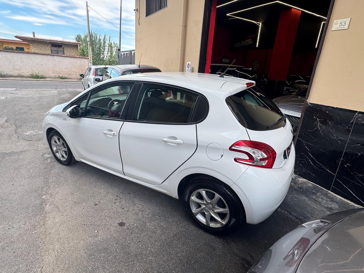 Peugeot 208 1.4 HDi 68 CV 5 porte Allure