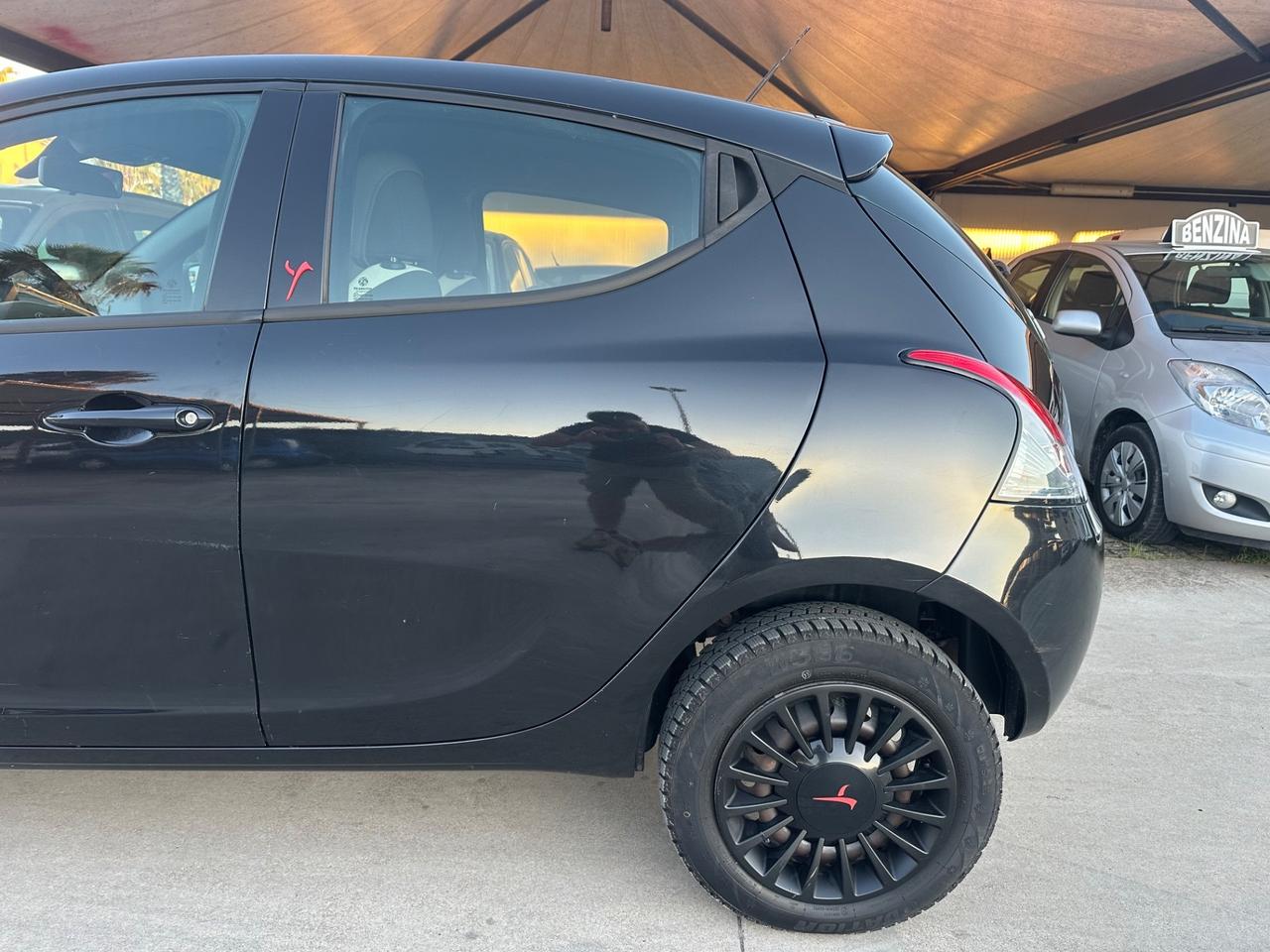 Lancia YPSILON 0.9 METANO ELEFANTINO 2015