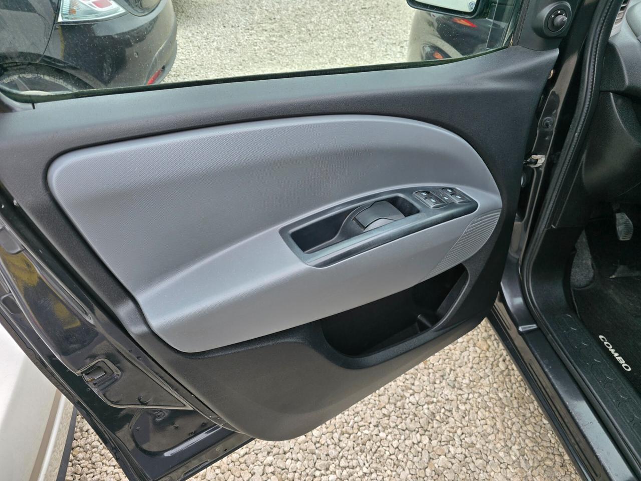 Opel Combo 5 posti fiat Doblò
