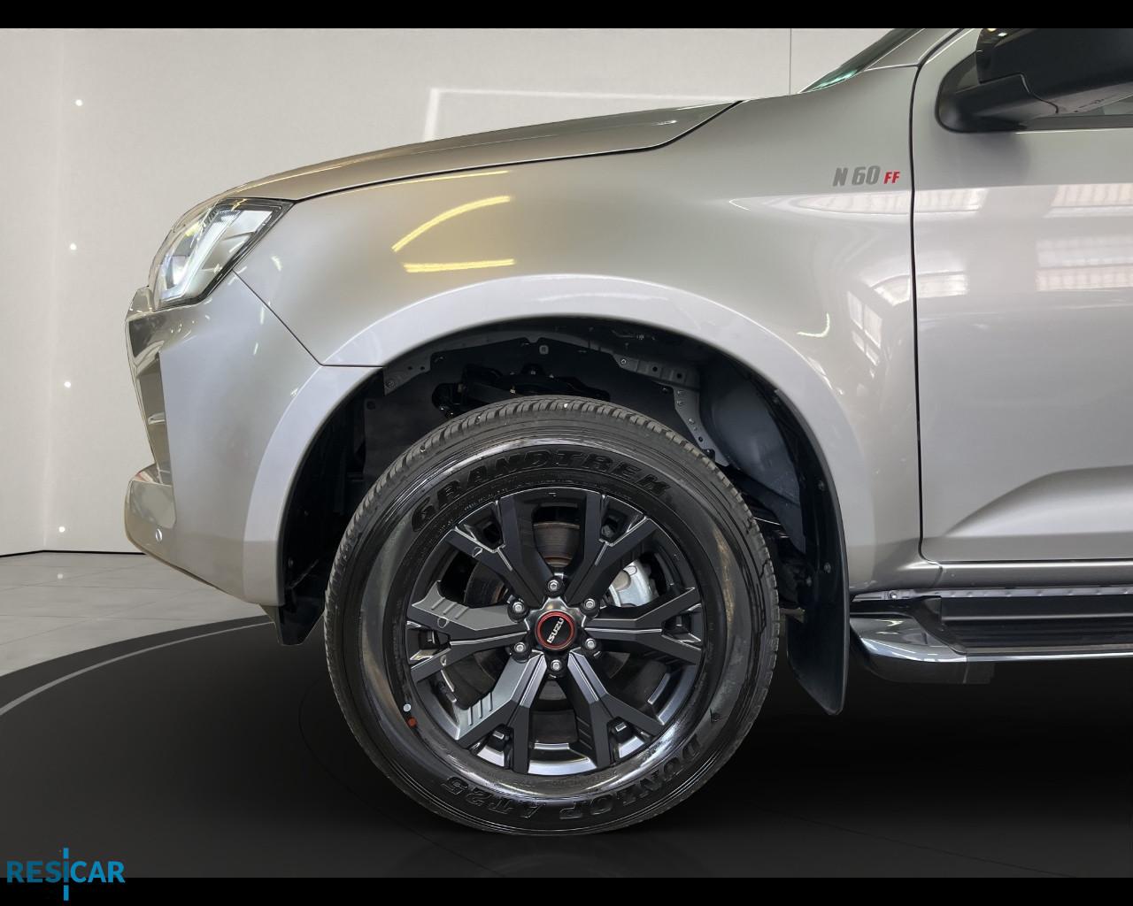 ISUZU N60 FF CREW 4X4 MT