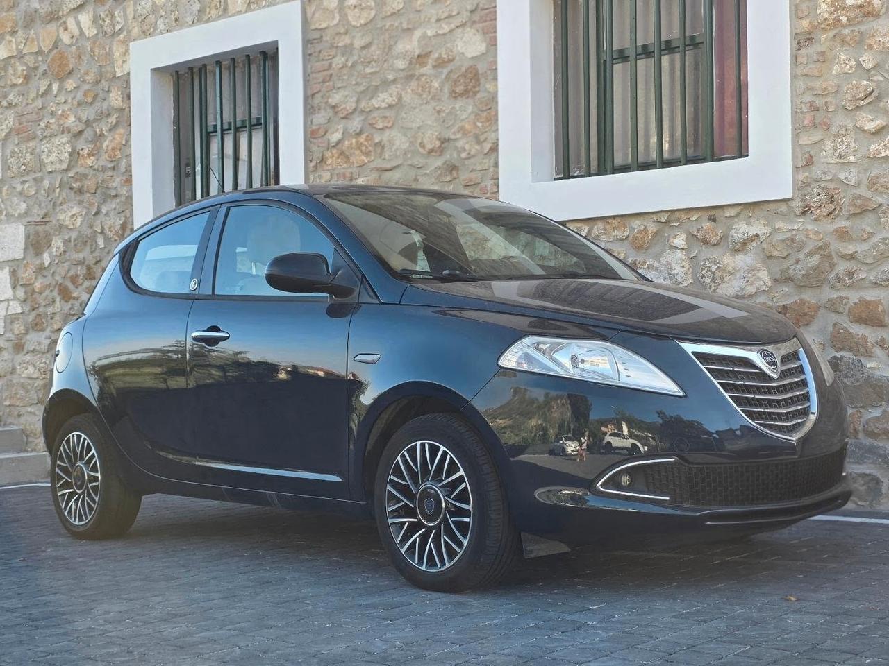 Lancia Ypsilon 1.2 69 CV 5 porte Gold
