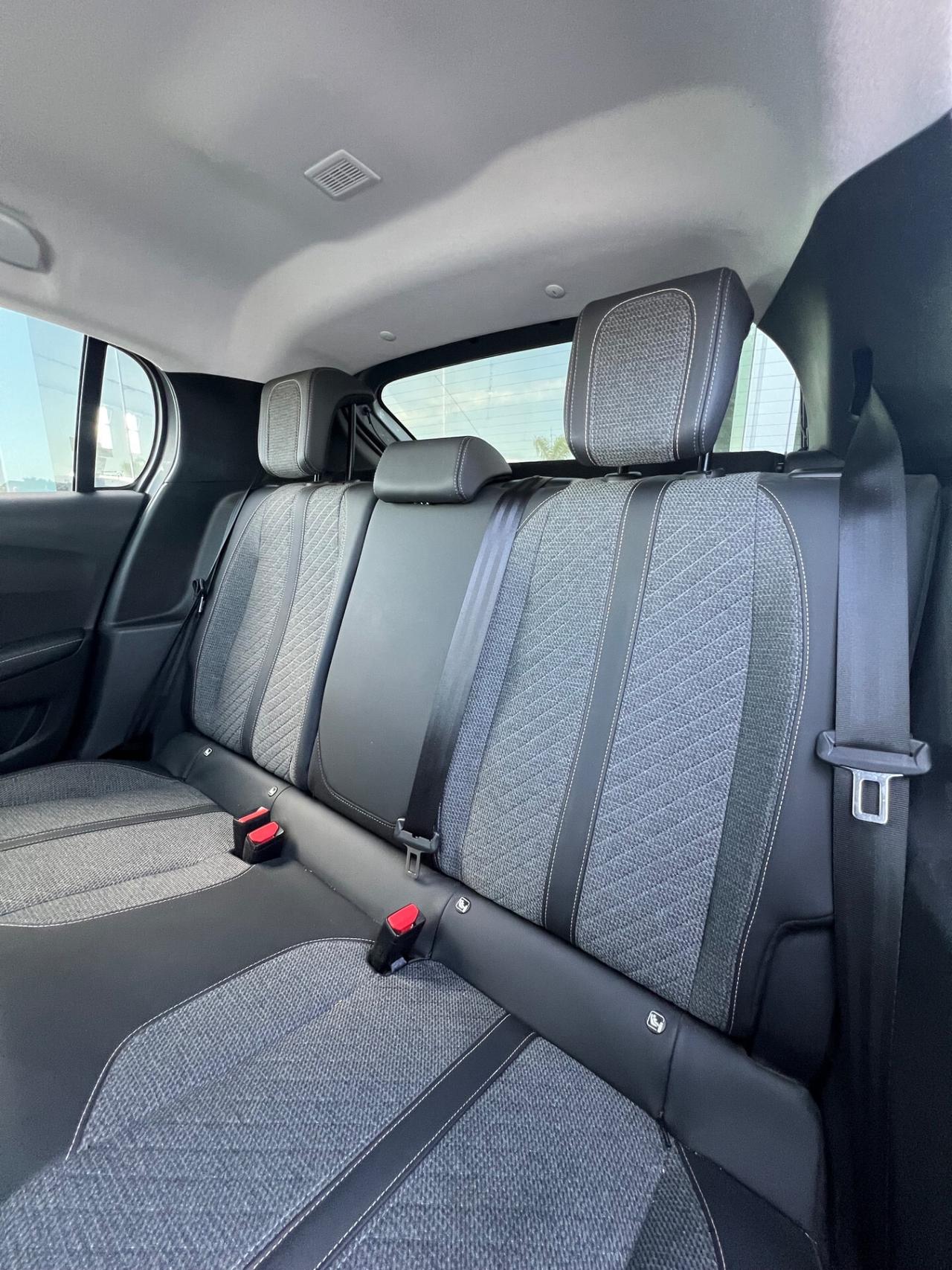 Peugeot 208 1.2 puretech Allure - possibiltà noleggio no scoring