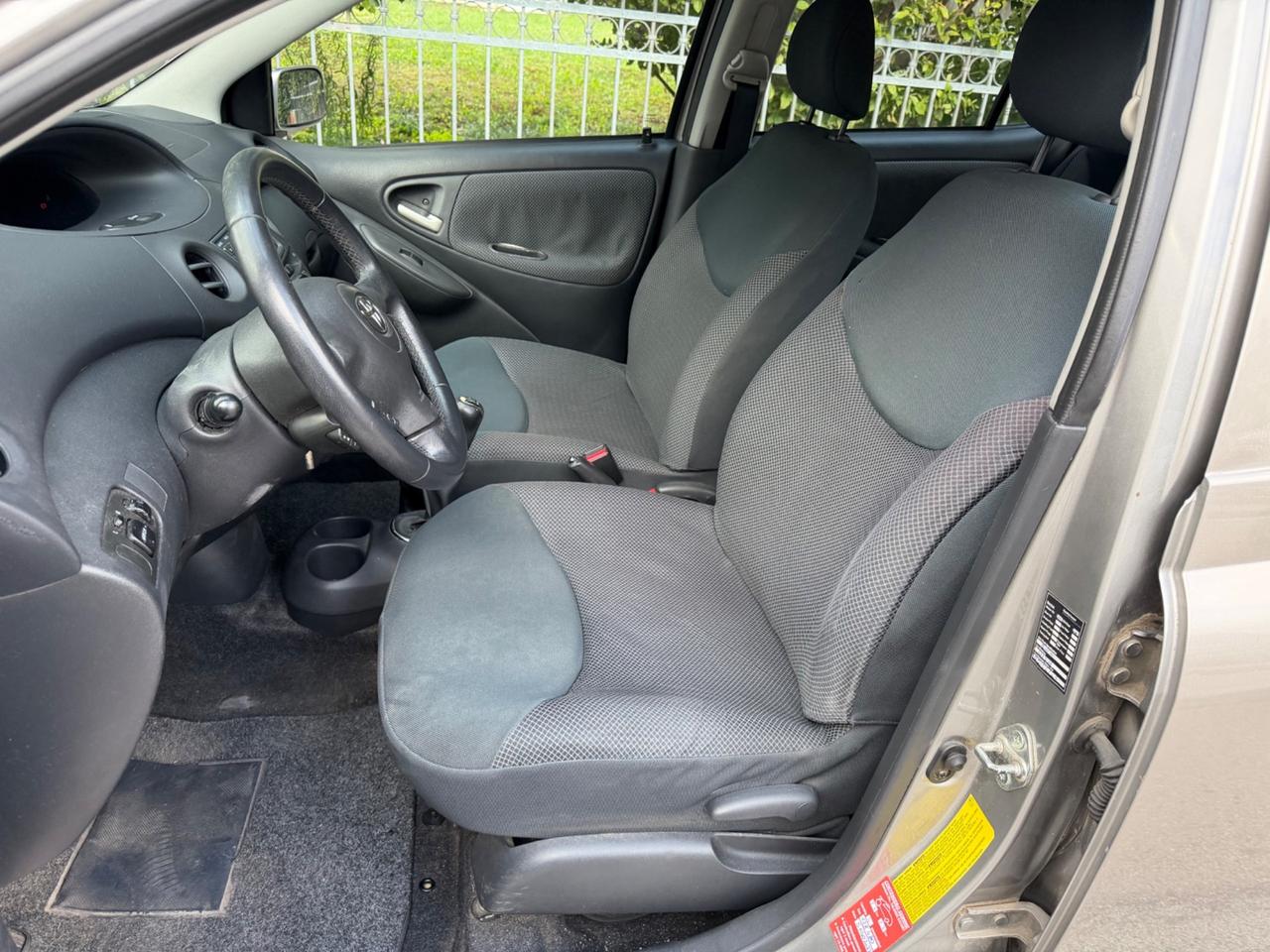 Toyota Yaris 1.3i 16V cat 5 porte Sol