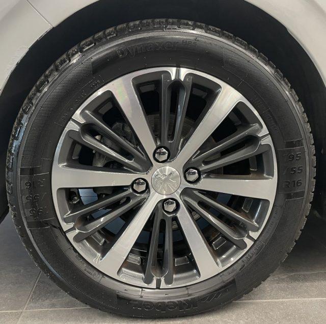 PEUGEOT 208 1.2 82 CV Allure