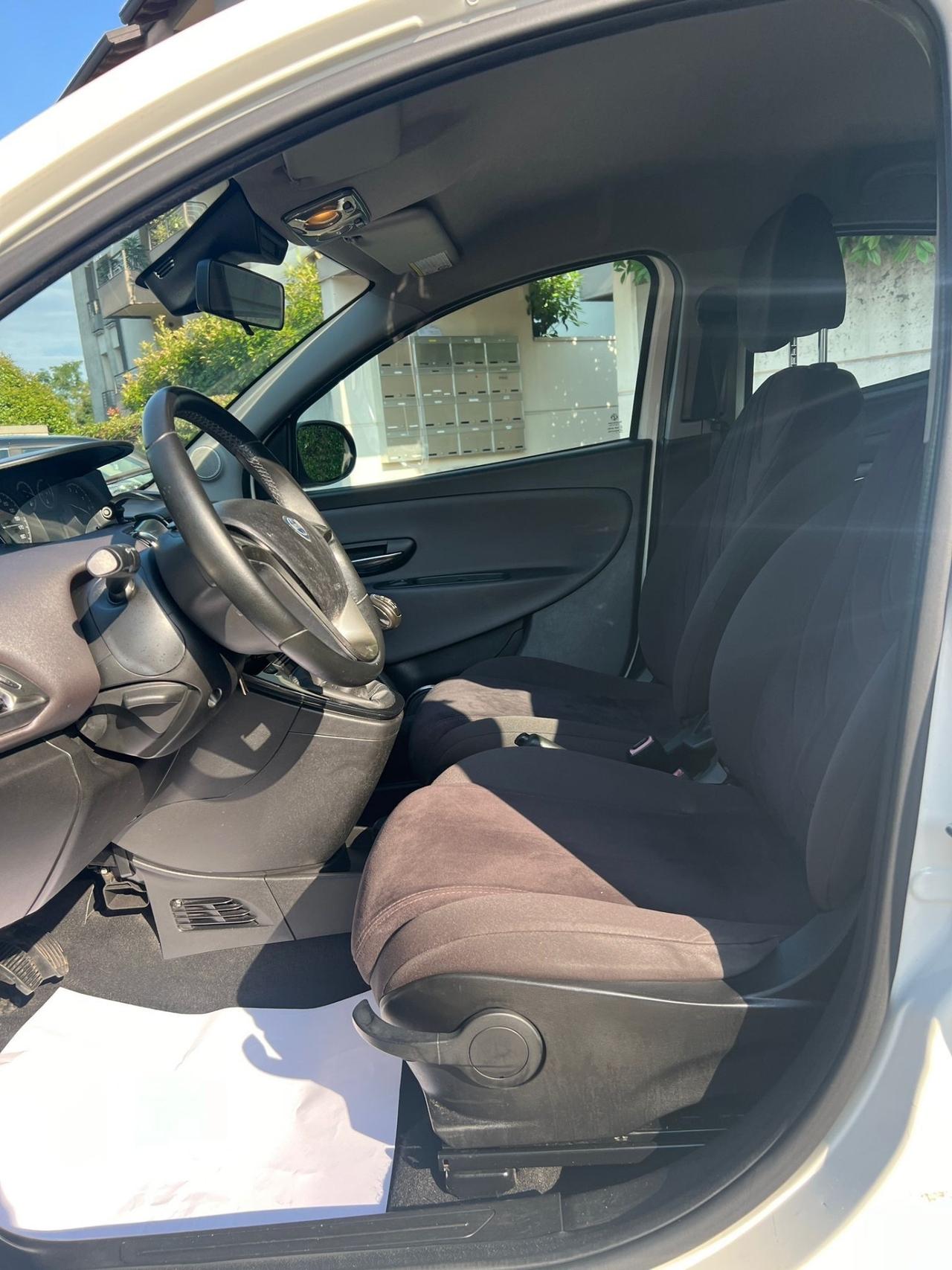 Lancia Ypsilon 0.9 TwinAir 85 CV 5 porte Metano Ecochic Gold