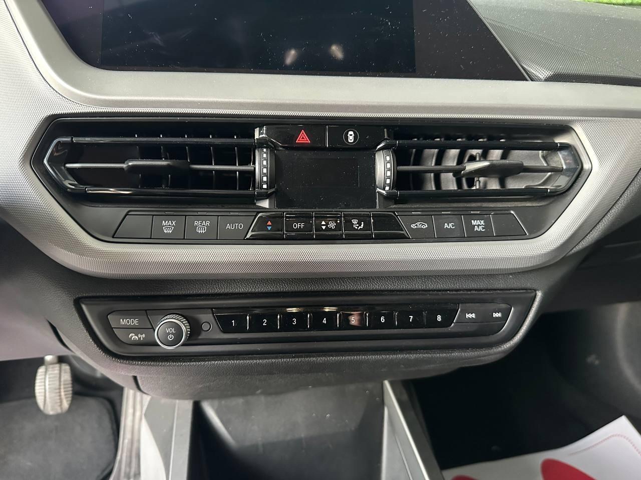 BMW - Serie 1 F40 116d Sport