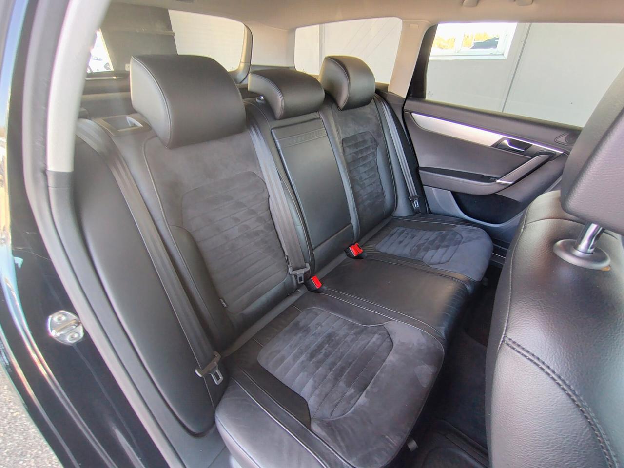 Volkswagen Passat 2.0 TDI DSG Highline BlueM. Tech.