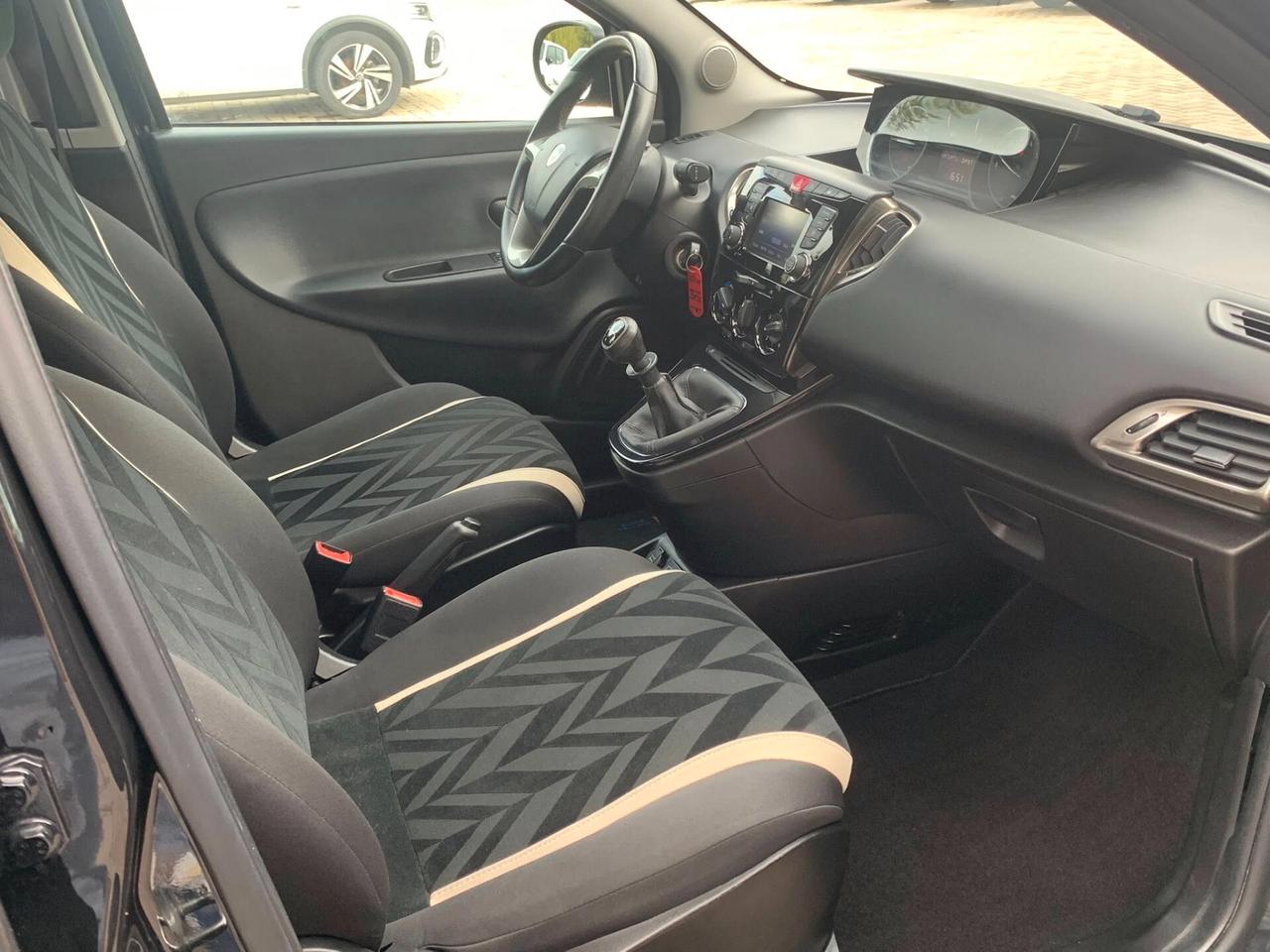 Lancia Ypsilon 1.2 69 CV 5 porte Gold 2017