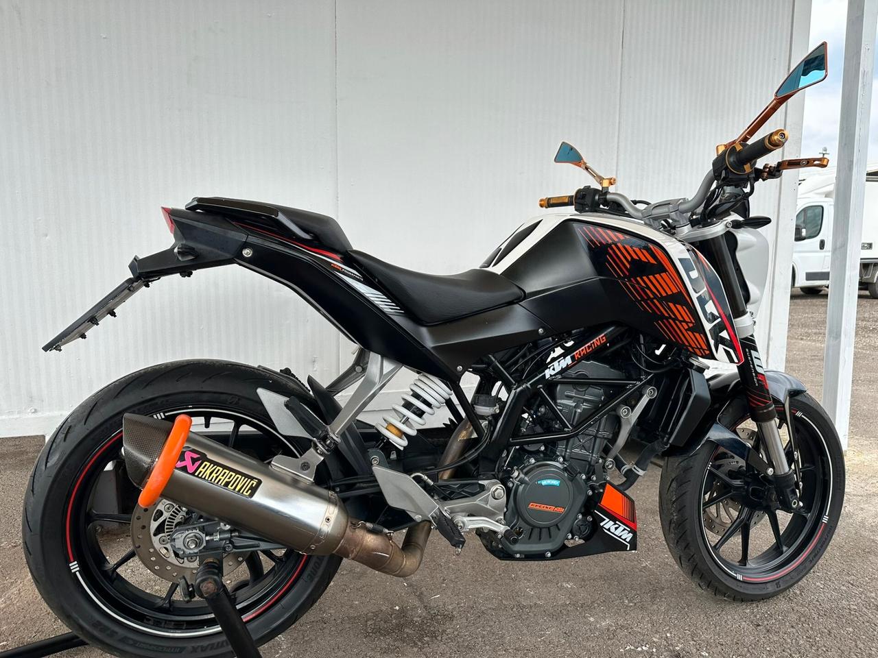Ktm 125 Duke akrapovic