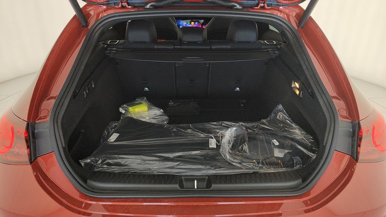 Mercedes-Benz CLA 250+ con tecnologia EQ Shooting Brak