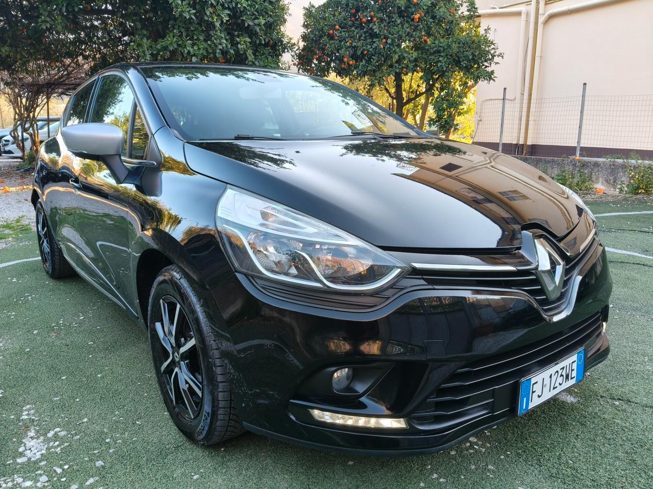 Renault Clio 1.2 FULL OPTIONAL 2017 KM 110