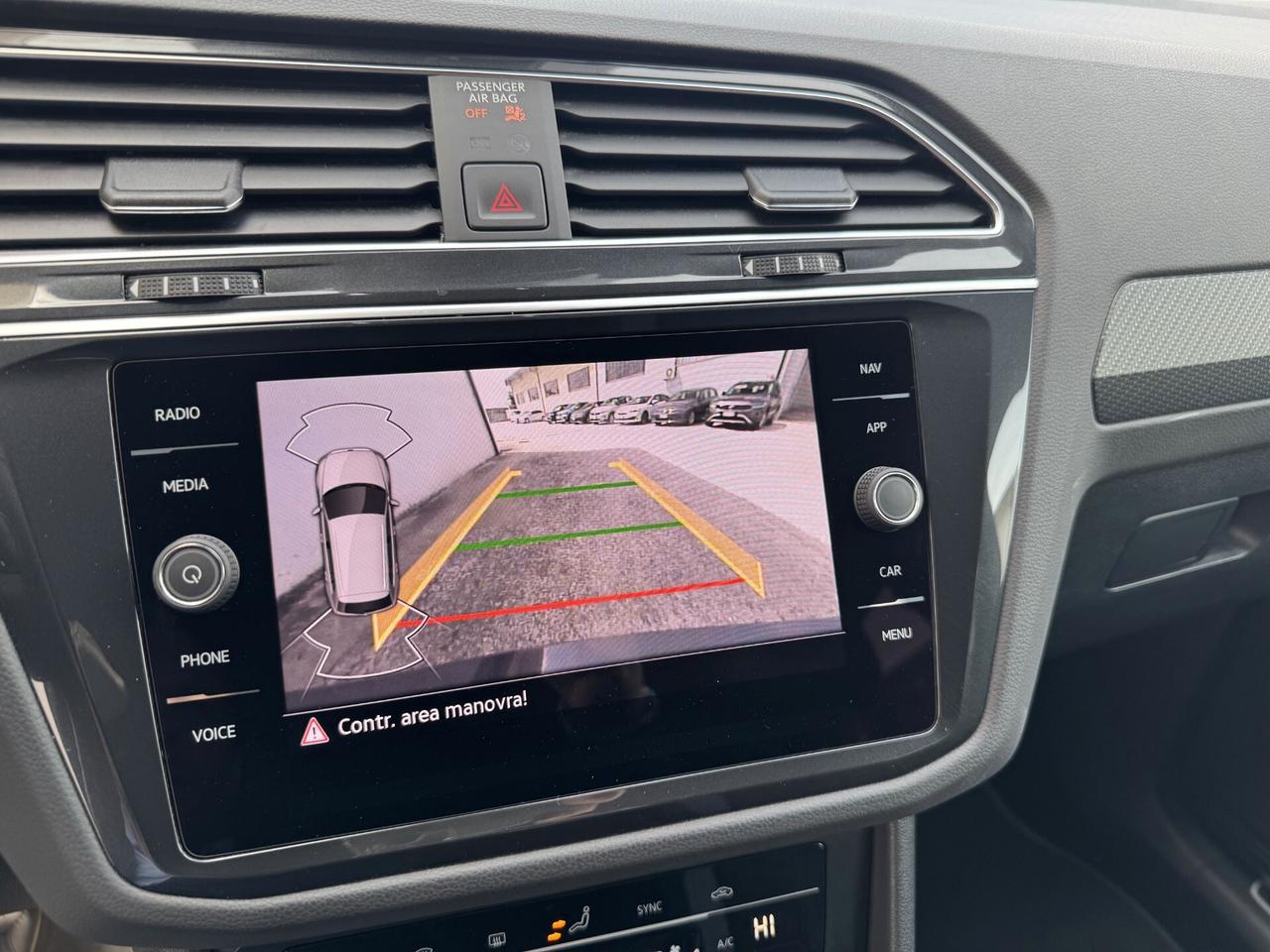 Volkswagen Tiguan 2.0 tdi R-Line 150cv DSG + Fari Matrix Service VW