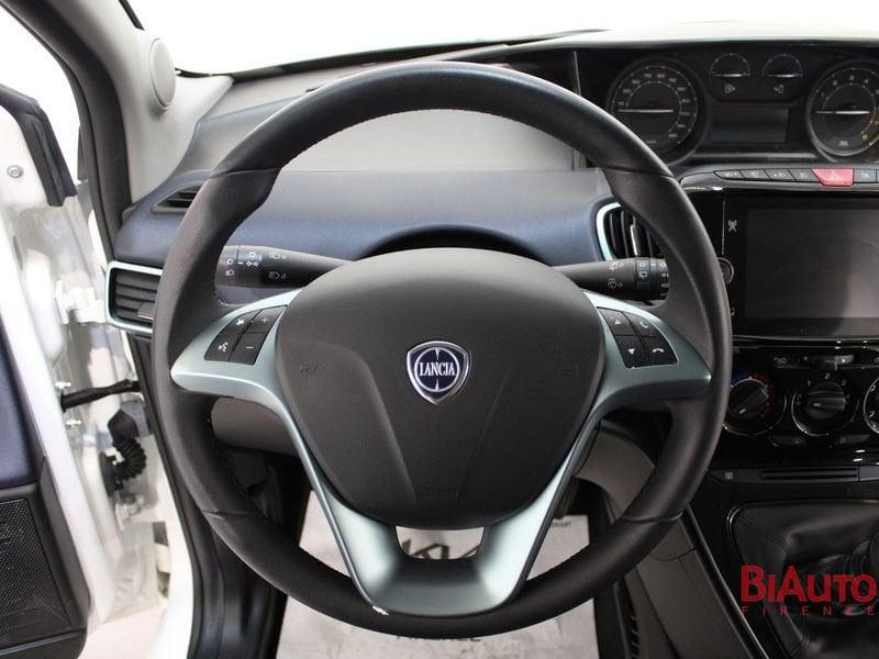 Lancia Ypsilon Ypsilon 1.0 firefly hybrid Silver s&s 70cv