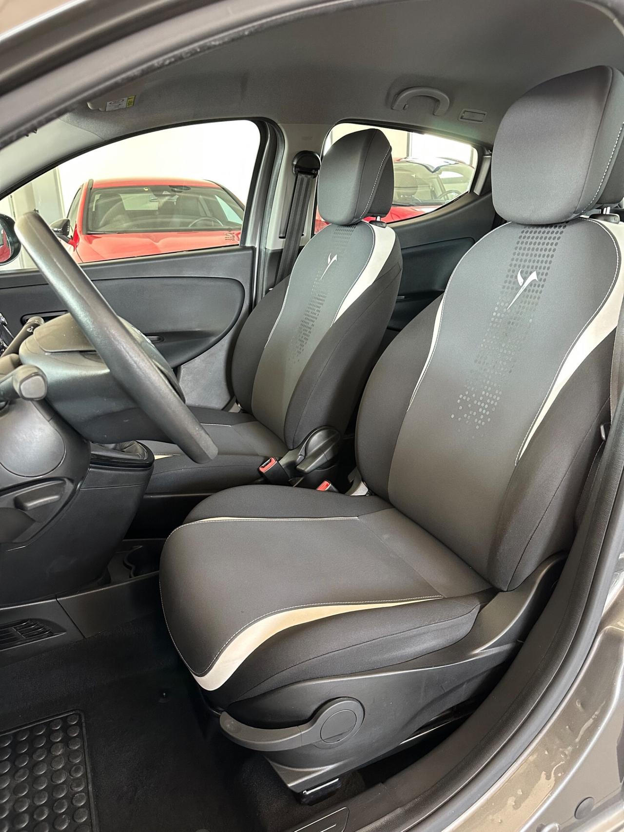 Lancia Ypsilon 1.2 69 CV 5 porte Gold