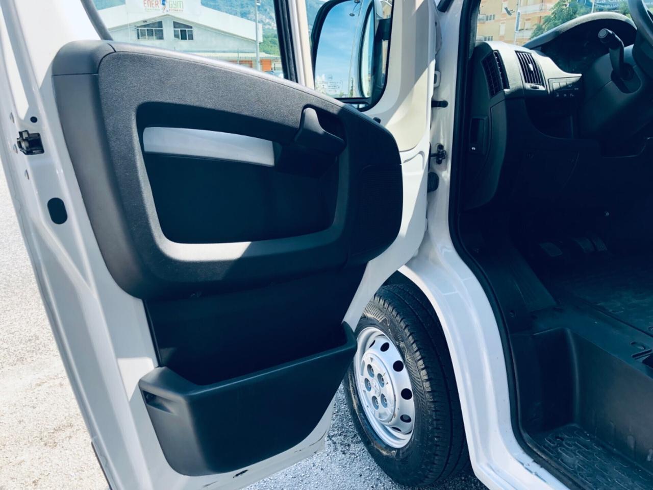 Peugeot Boxer 335 2.2 BlueHDi 140 S&S PC-TM Furgon