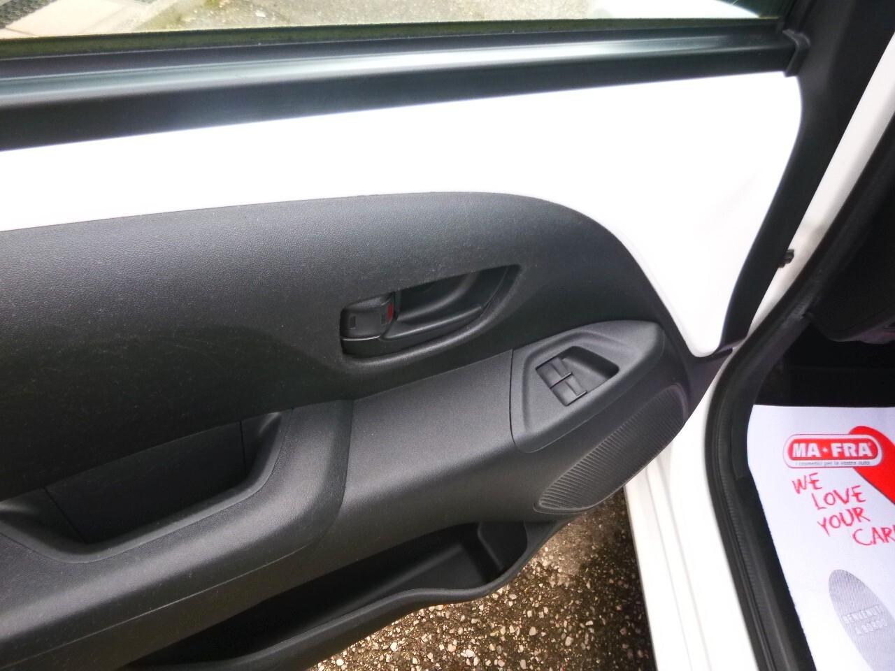 Toyota Aygo 1.0 VVT-i 69 CV 5 porte x-play MMT NEOPATENTATI