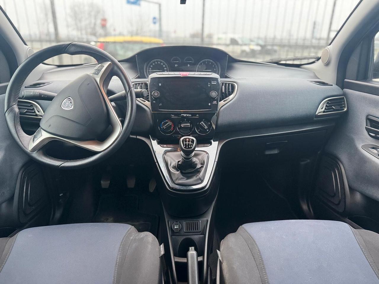 Lancia Ypsilon 1.0 FireFly 5 porte S&S Hybrid Gold