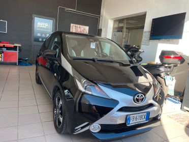 Toyota Aygo 1.0 VVT-i 69 CV 5 porte x-cite (ADATTA A NEOPATENTATI)