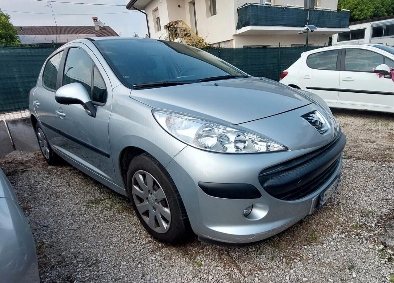 Peugeot 207 1.4 benzina Neopatentati