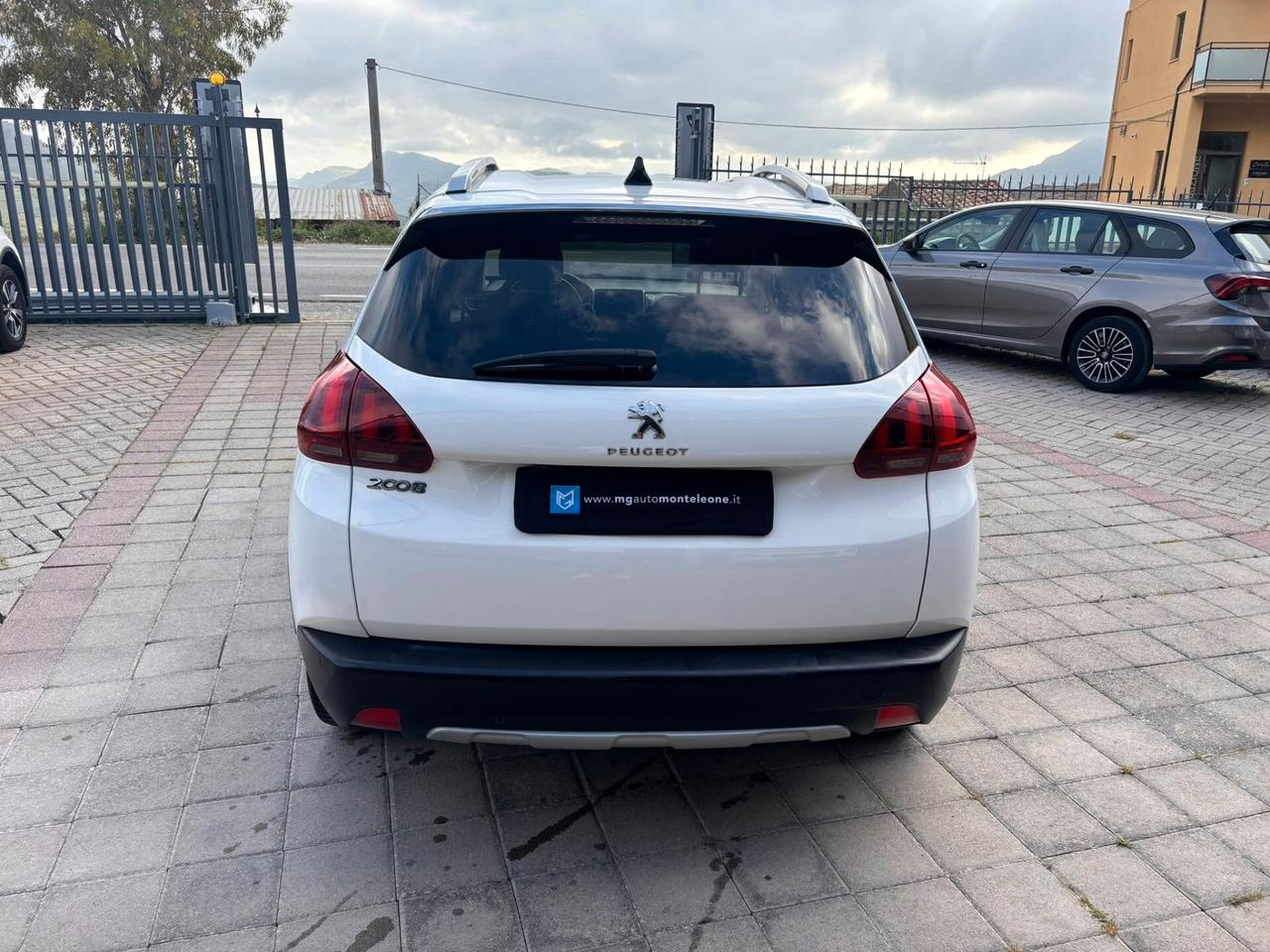 PEUGEOT 2008
