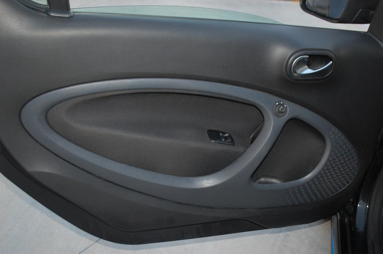 smart forTwo EQ Brabus Style my19 Uff Italy Lega Tetto Led