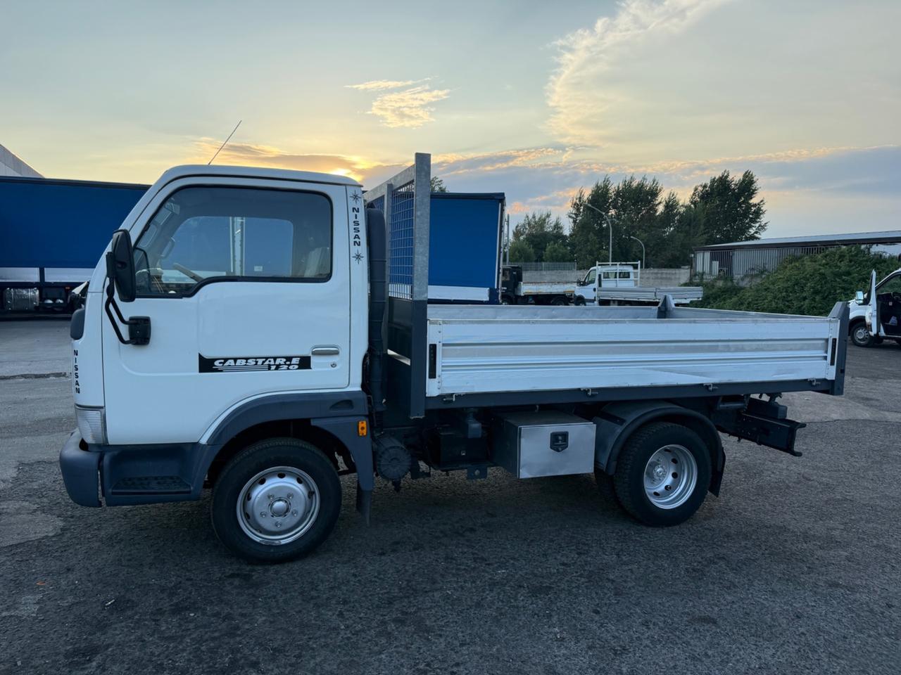 Nissan Cabstar 3.0 Diesel 120 Cv Trilaterale