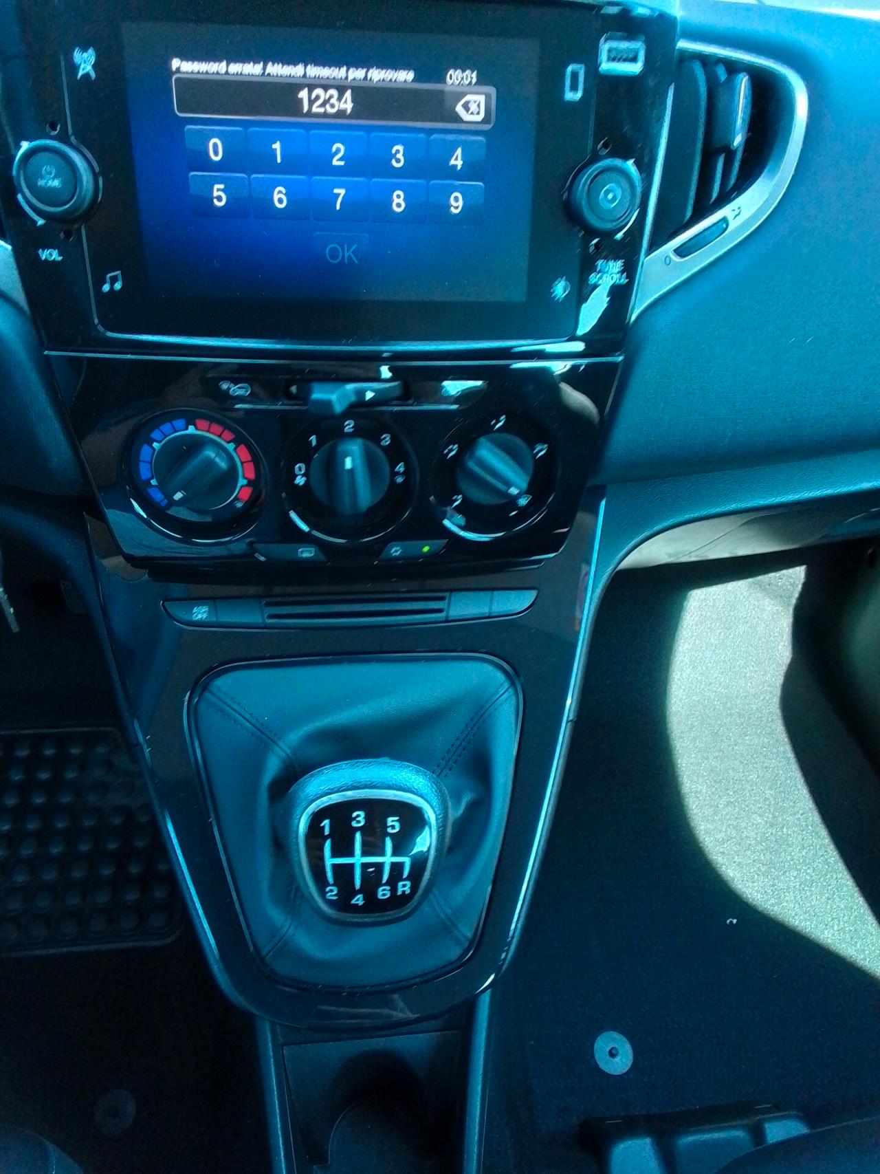 Lancia Ypsilon 1.0 FireFly 5 porte S&S Hybrid Ecochic Gold