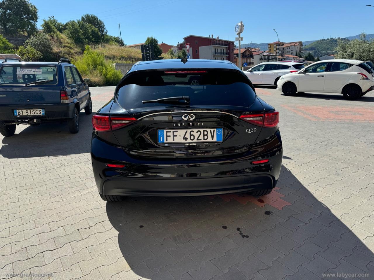 INFINITI Q30 1.5d DCT Premium City Black