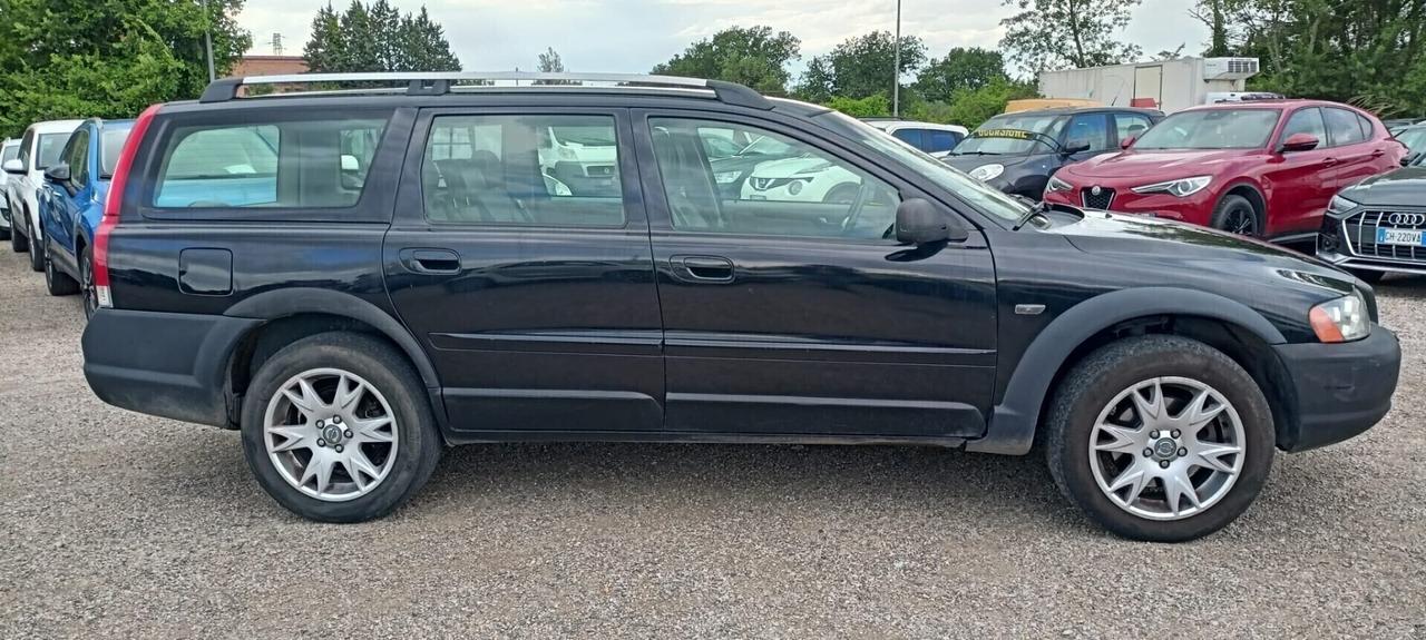 Volvo V70 2.4 D5 AWD cross country