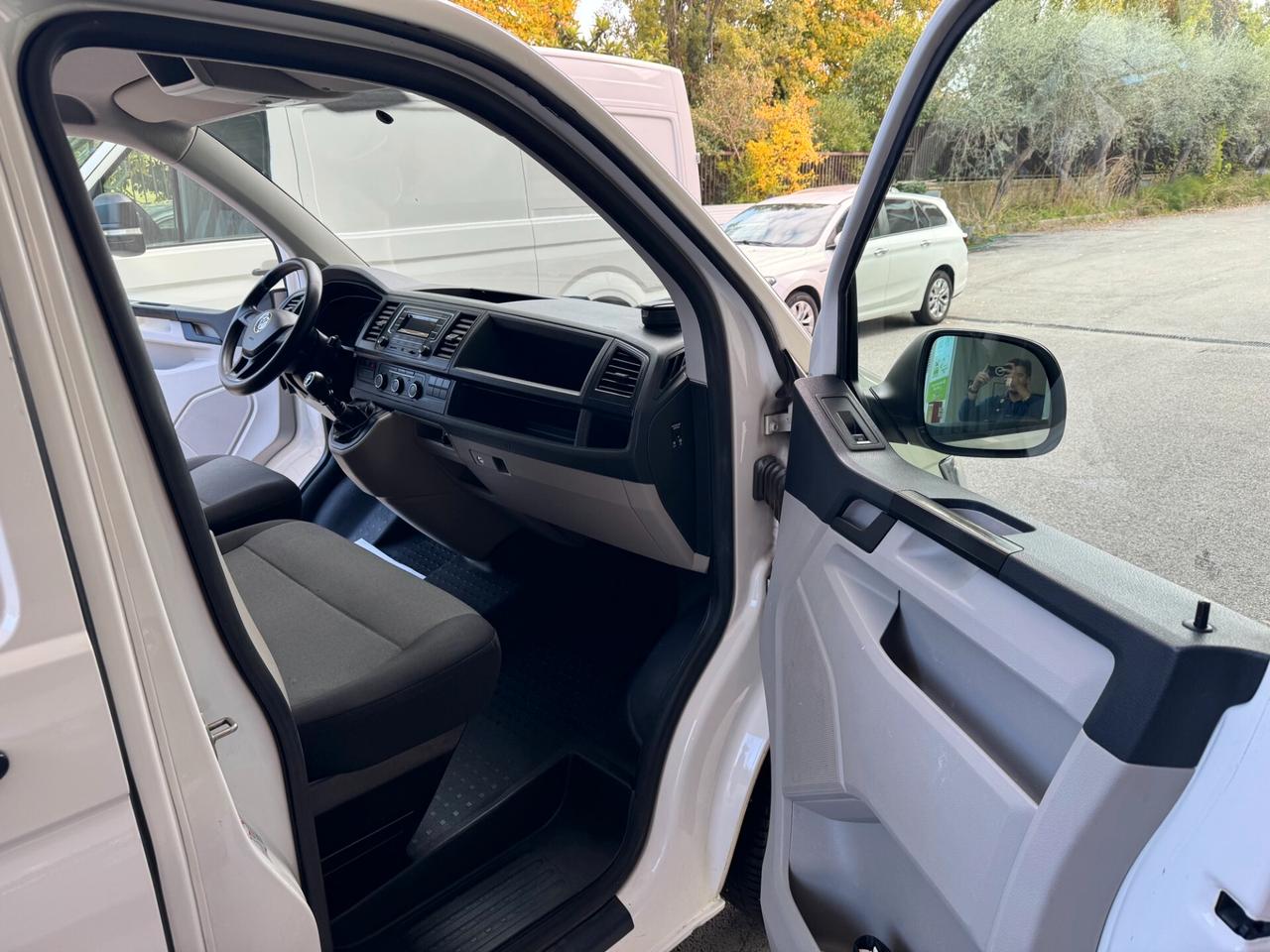 Volkswagen T6 Transporter 2.0TDI UNIPR GARANZIA24M