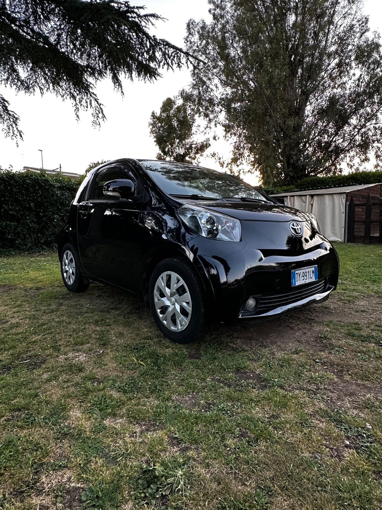 Toyota iQ 1.0 Multidrive Versione Lancio nero perlato !
