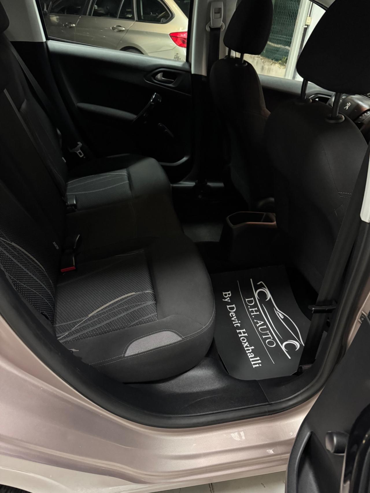 Peugeot 208 1.4 HDi 68 CV 5 porte Allure