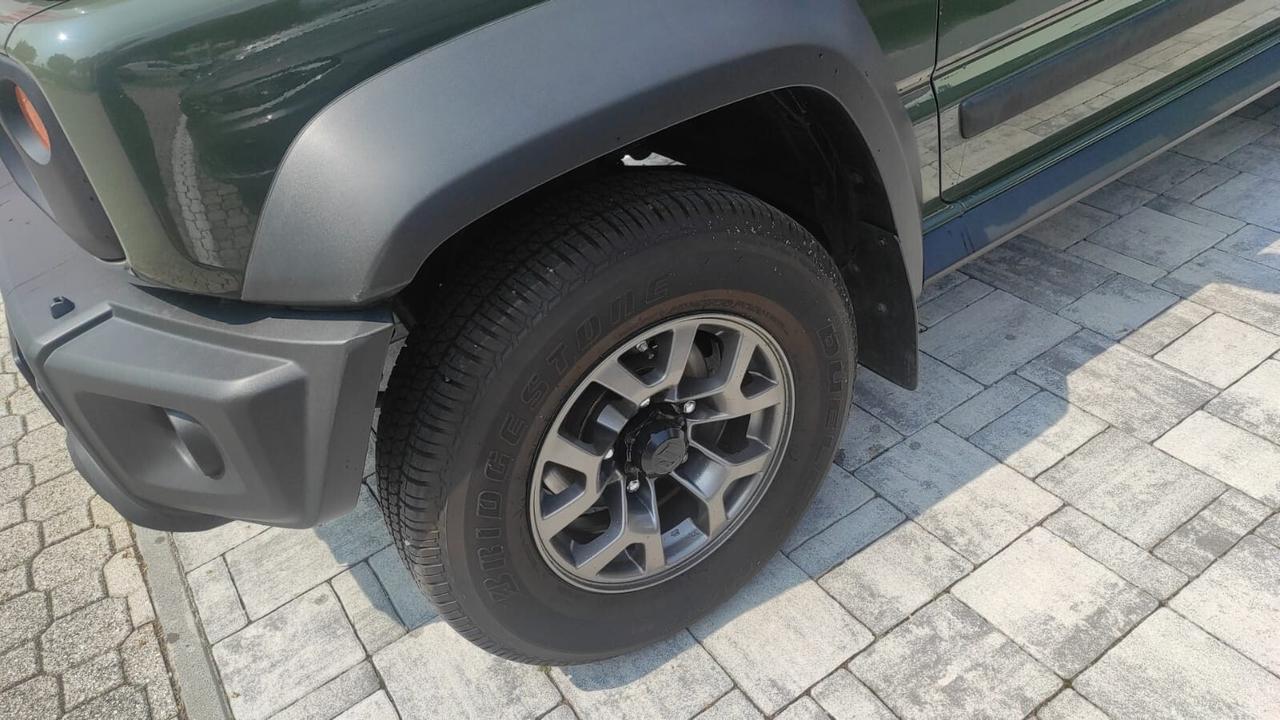 Suzuki Jimny 4 posti