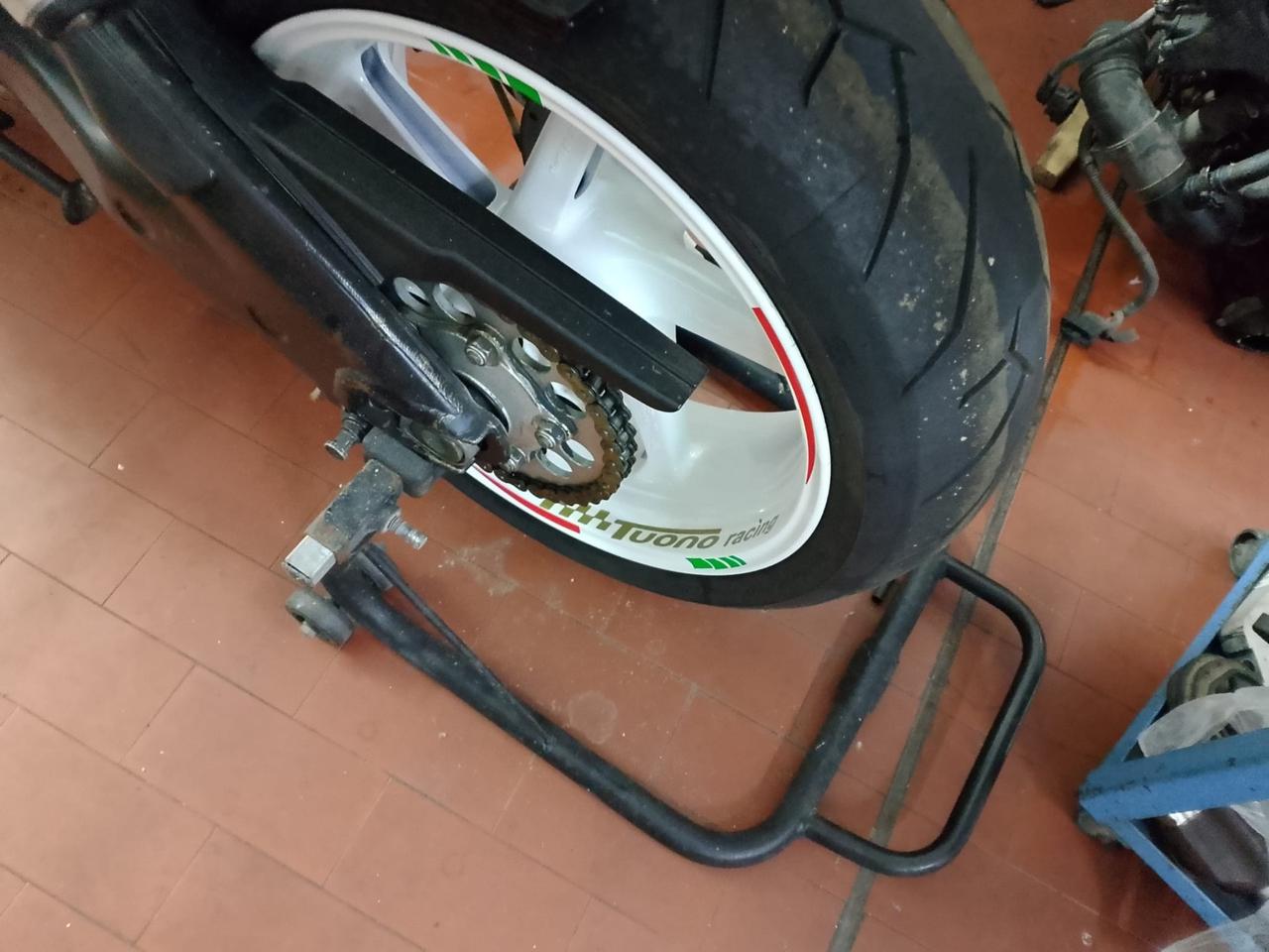 Aprilia Tuono V4 R