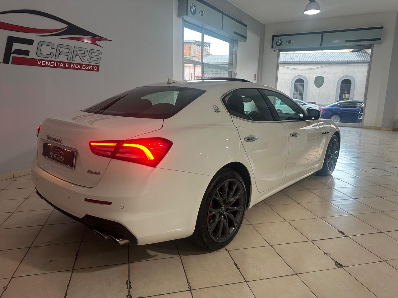 Maserati Ghibli L4 330 CV MHEV Gransport