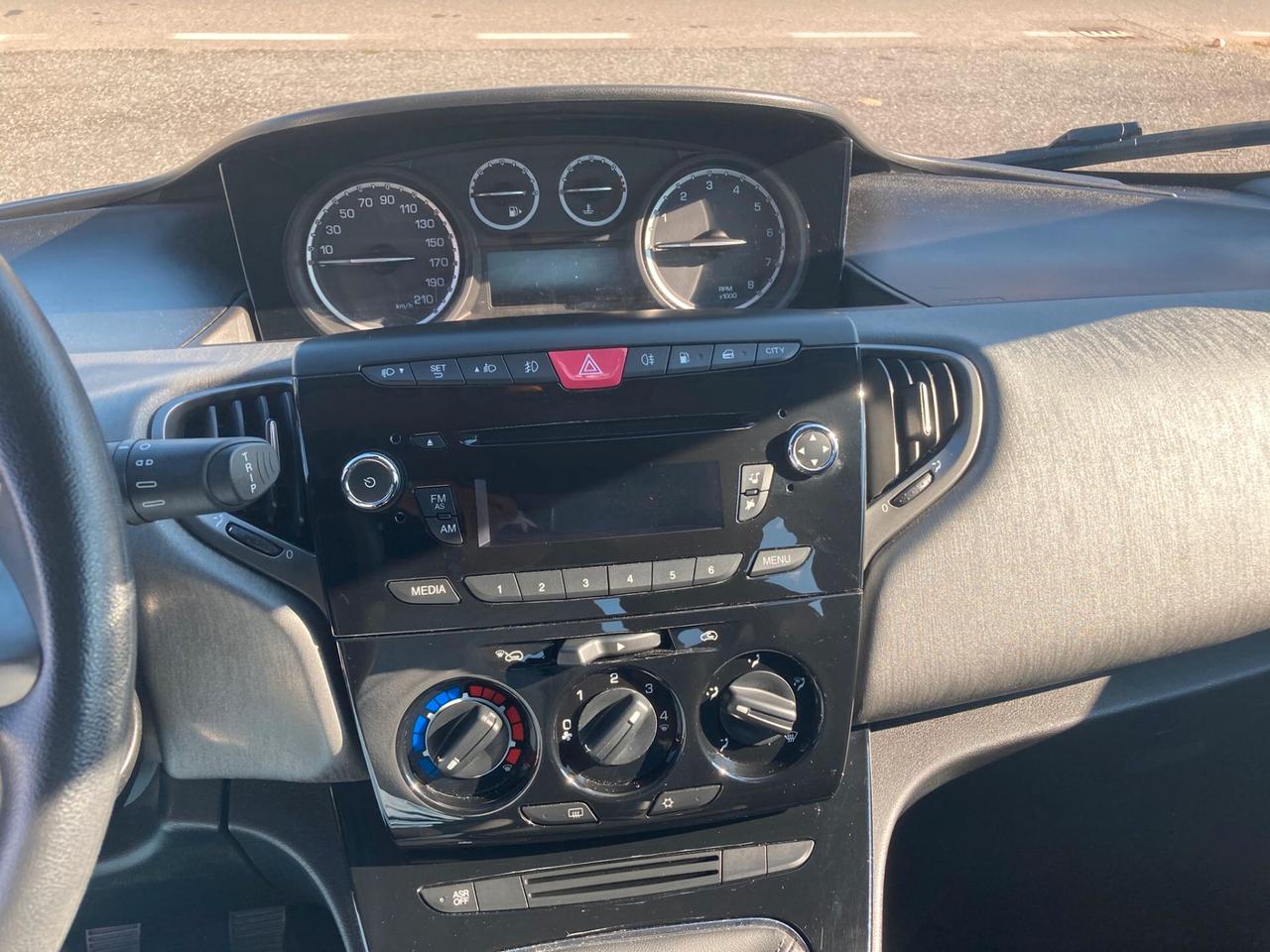 Lancia Ypsilon 1.2 69 CV 5 porte GPL Ecochic Gold