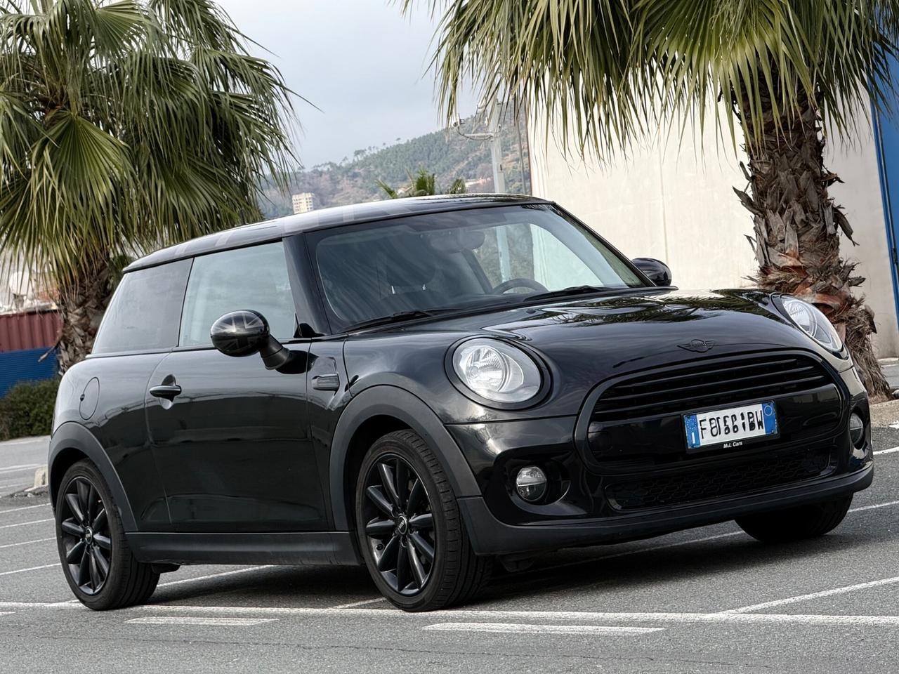 Mini 1.5 Cooper D 116 CV-AUTOM-BLACK EDITION