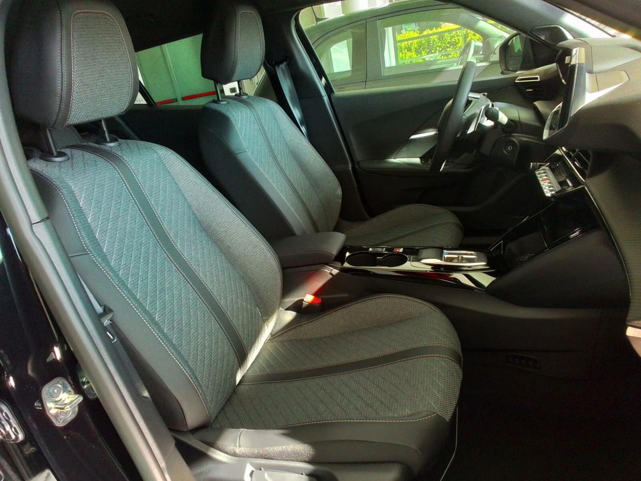 Peugeot 2008 Allure 1.2 HYBRID 136cv