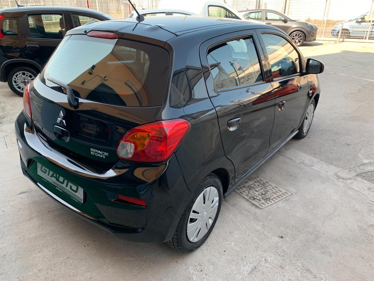 Mitsubishi Space Star 1.0cc. 17.000KM